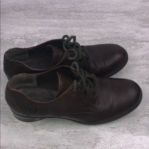 Born brown Oxford shoe size 6